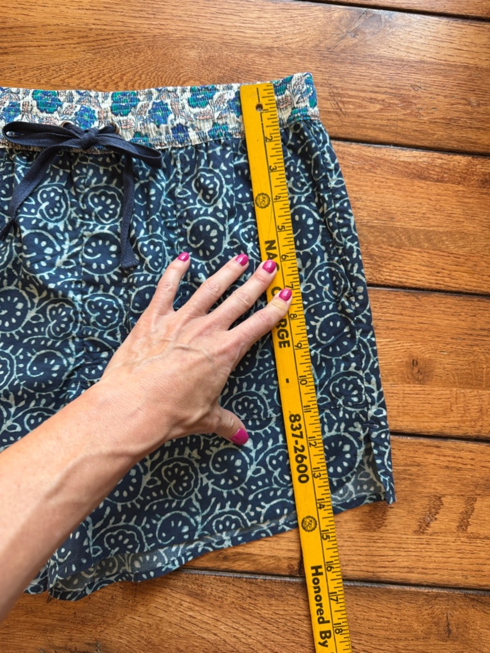 NWT Sundance Kai Two Tone Batik Floral Casual Shorts in Blue Sz Small Boho - Picture 13 of 14